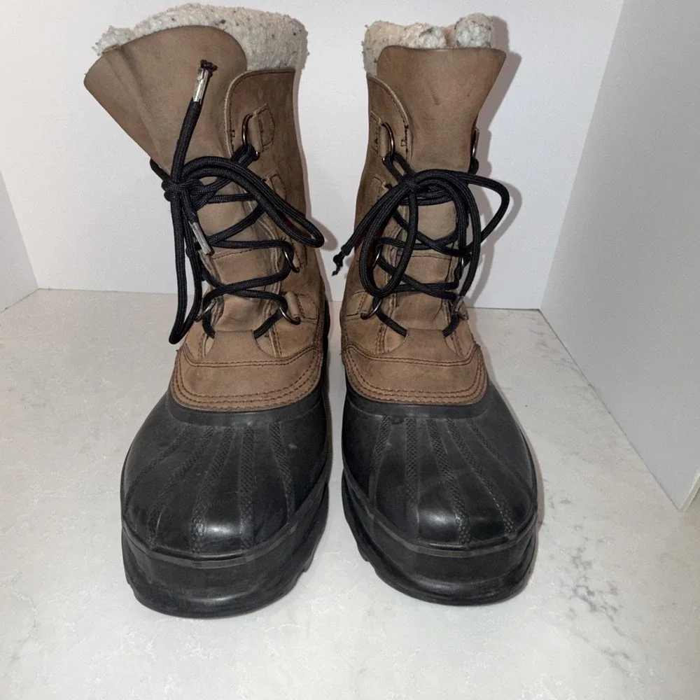 SOREL. CARIBOU WEATHERPROOF ROBUCK & LEATHER BOOTS SIZE  9